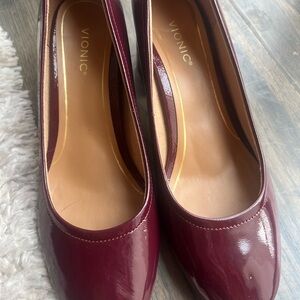 Vionic burgundy block heel. Originally over $100! Size 9M but better for 8.5